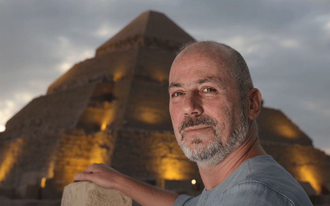 Nicht die Spitze trägt die Pyramide